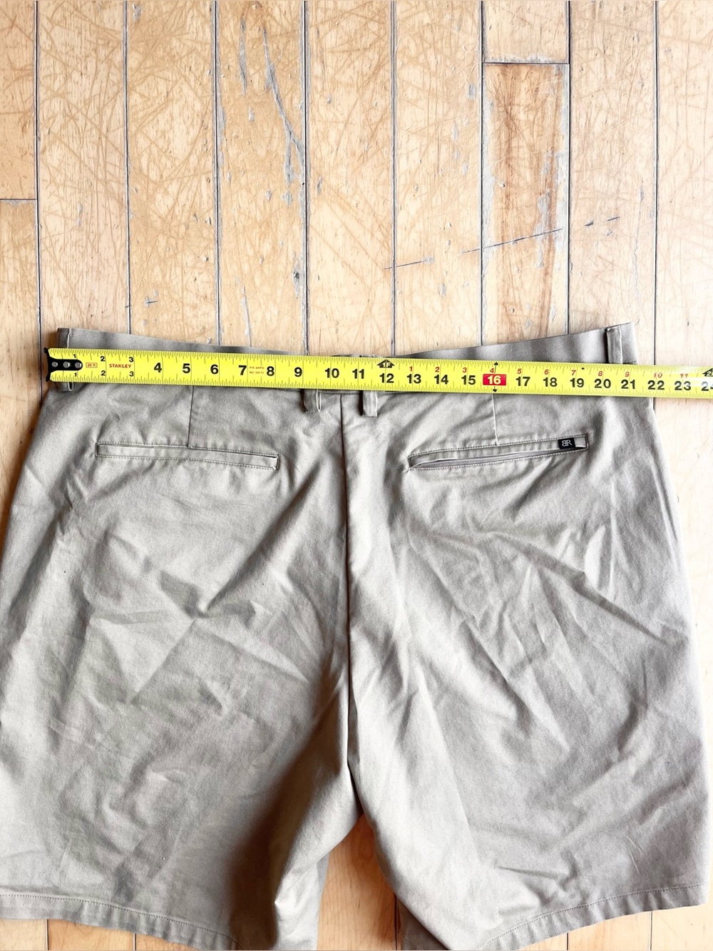 Banana Republic Classic Beige Chino Shorts Size 42 - Picture 6 of 7